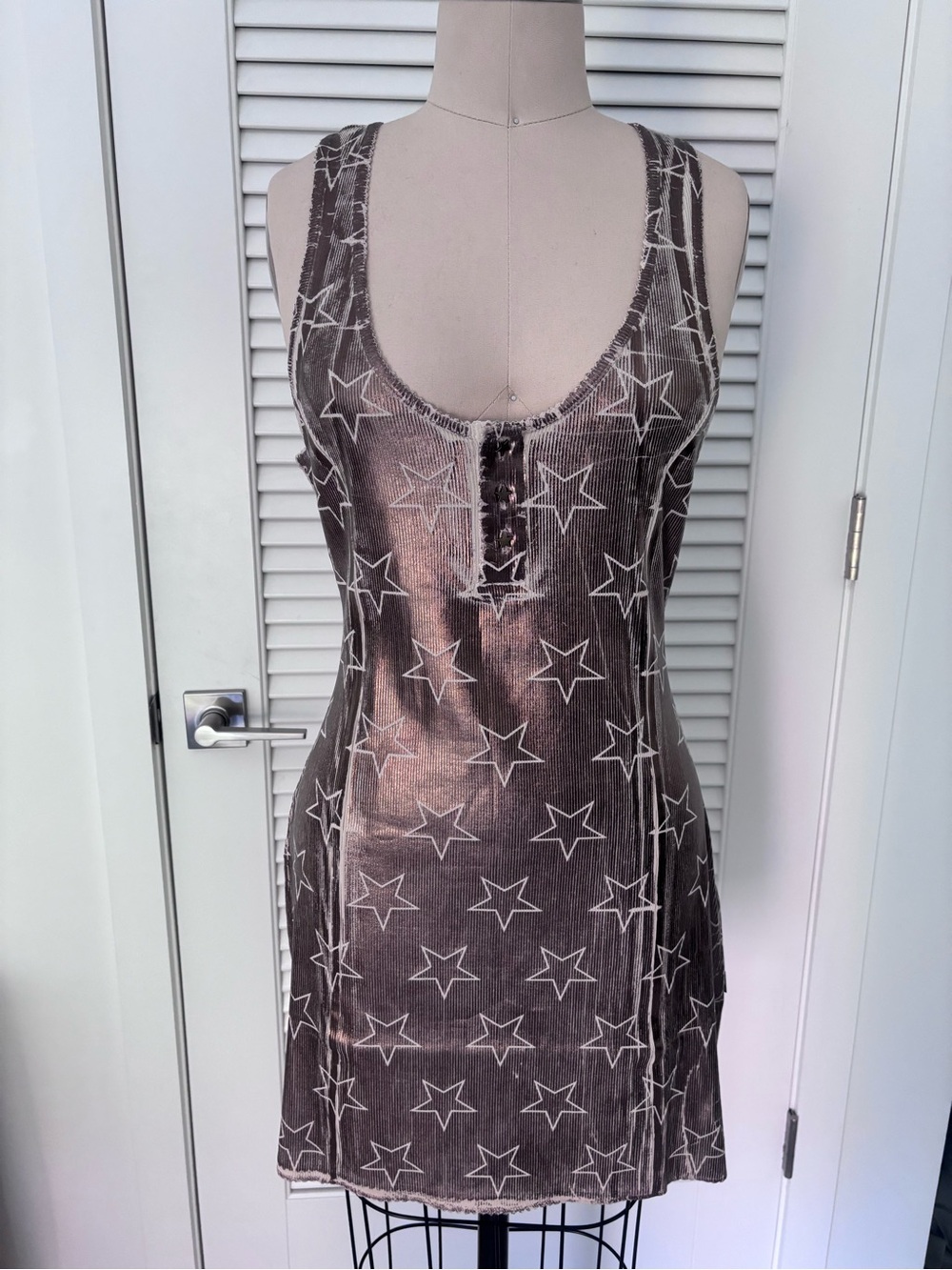 HEAVEN (Marc Jacob): Sleeveless Stars & Stripes Print Scoop Neck Dress in Brown